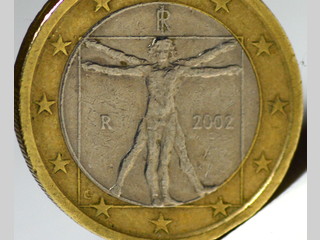 El Hombre de Vitruvio en una moneda