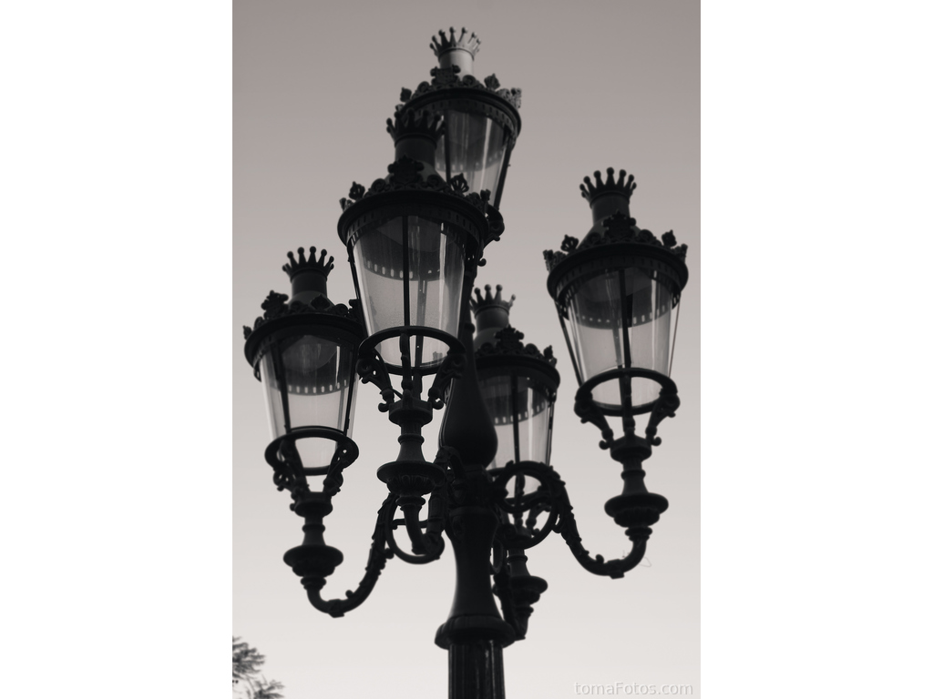 Farola en silueta 