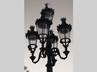 Farola en silueta 