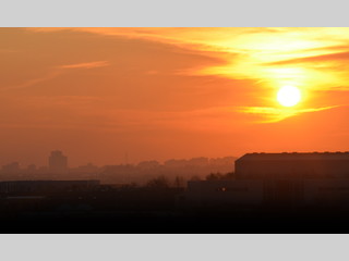 Puesta de sol sobre la ciudad