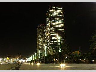 Torres gemelas en Barcelona de noche