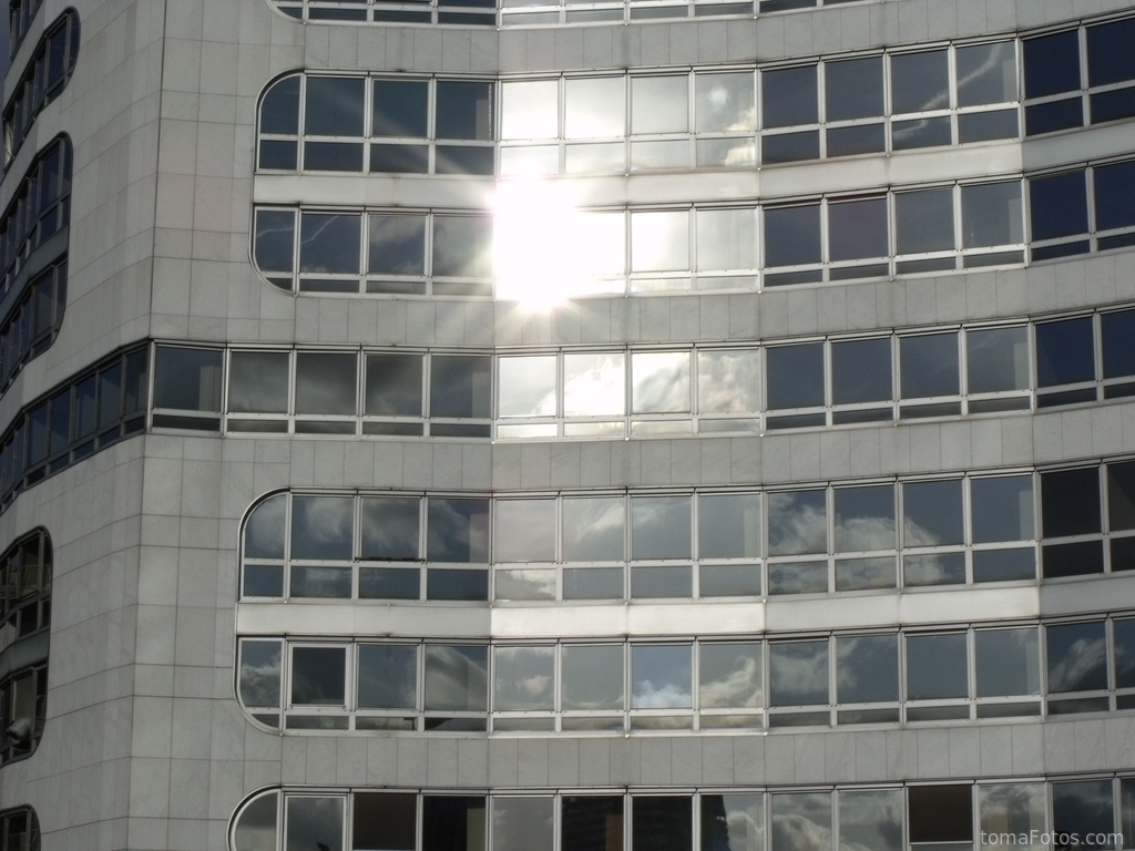Ventanas en una fachada curvada