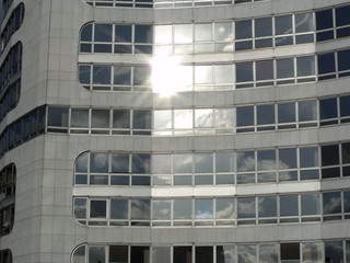 Ventanas en una fachada curvada